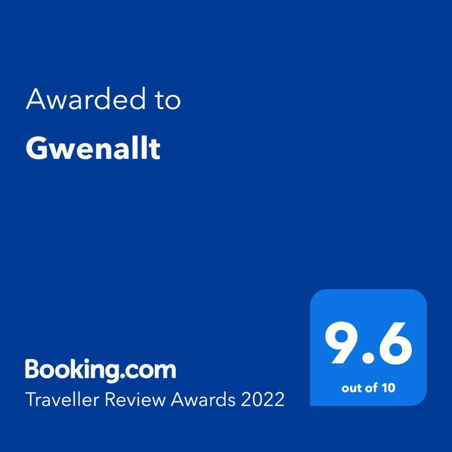 Gwenallt Dwyran Buitenkant foto